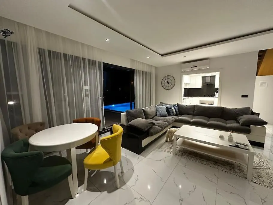 Private Pool Villa For Daily Rent In קוסדסי טורקיה