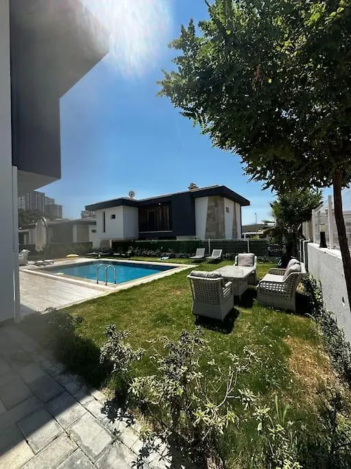 Private Pool Villa For Daily Rent In קוסדסי טורקיה