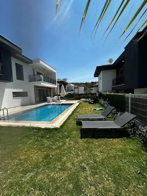 Private Pool Villa For Daily Rent In קוסדסי