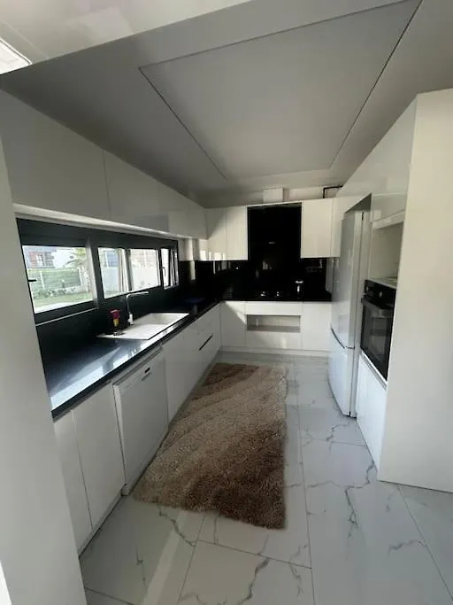 Private Pool Villa For Daily Rent In קוסדסי