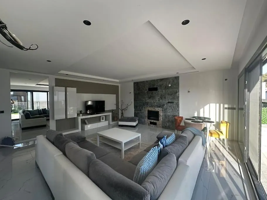 Private Pool Villa For Daily Rent In קוסדסי