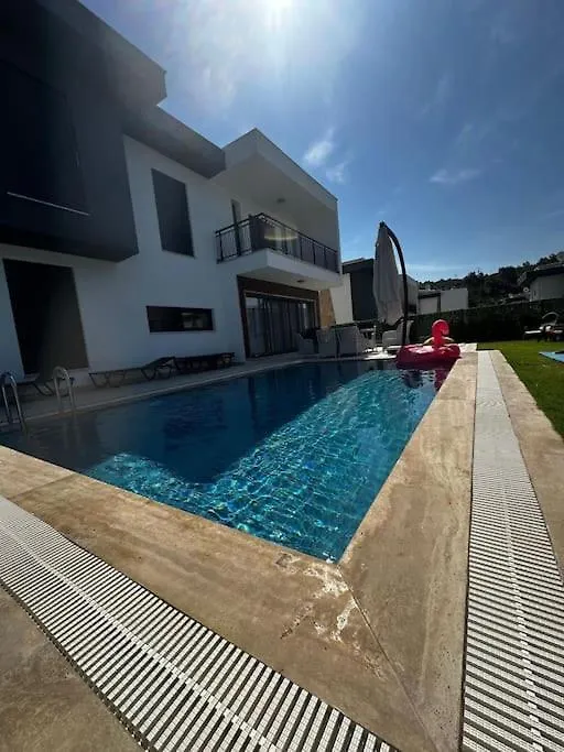 Private Pool Villa For Daily Rent In קוסדסי